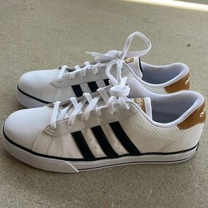 Adidas Men’s NEO Label SE Daily Vulc shoes, size 12, EUC